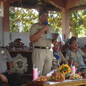Bupati Hi Salihi Mokodongan, memberikan sambutan saat melepas pawai seni Ogoh-Ogoh. Bupati Hi Salihi Mokodongan, memberikan sambutan saat melepas pawai seni Ogoh-Ogoh.