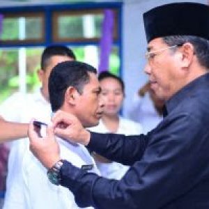 Bupati Depri Pontoh Resmi Lantik Kepala Desa Solo