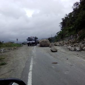 Longsor Jalan Tanjung Kotabunan Ganggu Arus Lalu Lintas