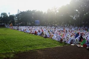 Wali Kota Sholat Ied di Lapangan Kotamobagu