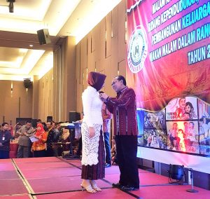 Foto penghargaan manggala Karya Kencana Walikota Kotamobagu Terima Manggala Karya Kencana