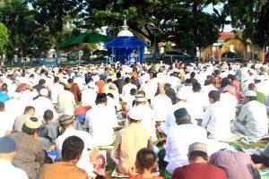 Wali Kota Sholat Ied di Lapangan Kotamobagu