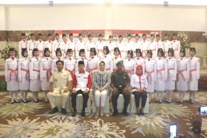 Walikota Tatong Bara Kukuhkan 36 Anggota Paskibraka
