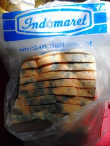 Indomaret di Kopandakan I Diduga Jual Roti Kadaluarsa