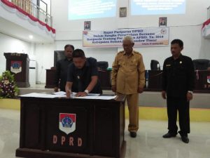 DPRD Boltim Gelar Paripurna Persetujuan APBD-P DPRD Boltim Gelar Paripurna Persetujuan APBD-P