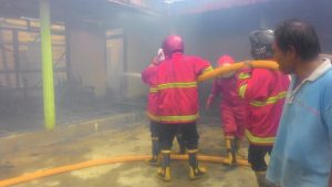 Diduga Korsleting, Satu Rumah di Tumubui Terbakar