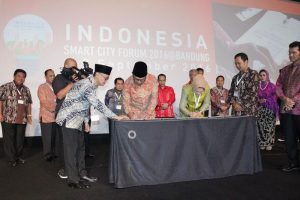 Tatong Bara dan Ridwan Kamil Tandatangani MoU Kerjasama Jaringan Lintas Perkotaan