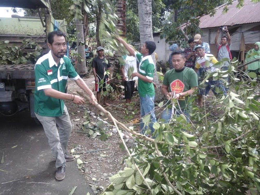 GP Ansor dan KNPI Bolmut Turun ke Lokasi Bencana Puting Beliung