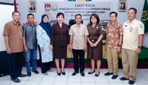 kpu-mou-dengan-kejaksaan-negeri-kotamobagu-3-300×173