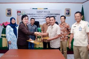 KPU Bolmong  Teken MoU Dengan Kejari Kotamobagu