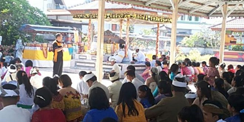 Perayaan Galungan Umat Hindu, KPU Bolmong Sempatkan Sosialisasi