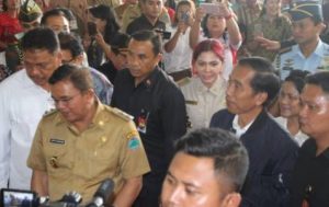 Presiden Jokowi Disambut Bupati ‘Cantik’Presiden Jokowi Disambut Bupati ‘Cantik’