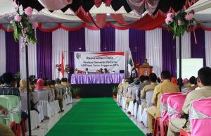 Depri Pontoh Serahkan 40 Persen Sisa Angaran APBDes 2016 Depri Pontoh Serahkan 40 Persen Sisa Angaran APBDes 2016