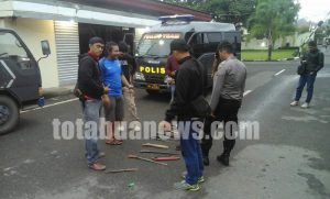Astagaaa...!!! Balon Sangadi Tak Lolos Penjaringan Ini Simpan 18 Sajam Jenis Samurai