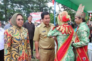 wakil-gubernur-steven-kandouw-didampingi-walikota-tatong-bara-saat-tiba-di-tempat-kegiatan