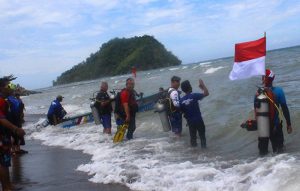Untuk Kedua kalinya Boltim Sukses Gelar Upacara Bawah Laut