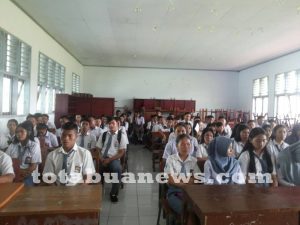 KPU BOLMONG Kenalkan Kandidat ke Pelajar