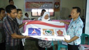 KPU Bolmong Serahkan APK Kepada Dua LO Paslon