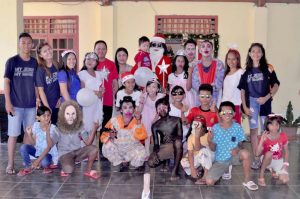 Pemuda EFRATA Poigar Gelar Santa Claus Keliling, Dirayakan Bersama Umat Muslim