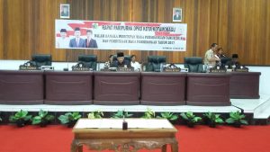 Tiga Pimpinan Dewan Tandatangani Hasil Evaluasi APBD 2017