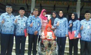 Indah Tinumbia Tak Bisa Sembunyikan Kegembiraannya Indah Tinumbia Tak Bisa Sembunyikan Kegembiraannya