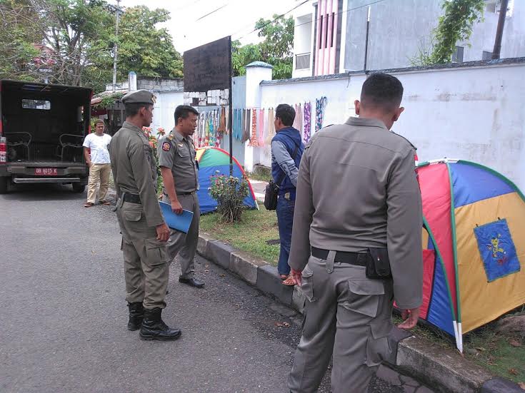 Pelanggar Perda Ditertibkan Pelanggar Perda Ditertibkan