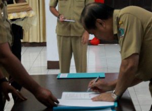 Wali Kota Bitung Serahkan SPPT