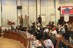 Deprov Gelar Paripurna Penyampaian LKPJ Gubernur 2016 Deprov Gelar Paripurna Penyampaian LKPJ Gubernur 2016