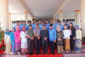 FOTO BERSAMA USAI PERINGATAN HARI KARTINI FOTO BERSAMA USAI PERINGATAN HARI KARTINI