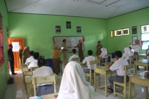 Serahkan Naskah UNKP, Pemkab Bolmong Pantau Pelaksanaan Ujian Sekolah