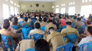 Sangadi se Bolmong saat mengkuti kegiatan penyerahab Perbup Dandes
