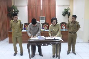 Bupati Bolmong Serahkan Aset Tahap III ke Pemkab Bolsel Bupati Bolmong Serahkan Aset Tahap III ke Pemkab Bolsel