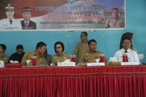 Bupati Bolmong Serahkan SPPT, DHKP PBB Perdesaan dan Perkotaan Tahun 2017