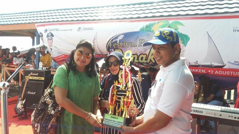 Festival Bunaken ‘Tari Mosau’ Juara Dua