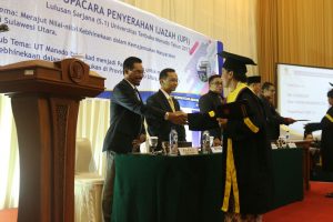 Sehan ‘Bakar’ Semangat Kebhinekaan Wisudawan UT, Lewat Orasi Ilmiah
