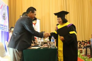 Sehan ‘Bakar’ Semangat Kebhinekaan Wisudawan UT, Lewat Orasi Ilmiah