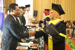 Sehan ‘Bakar’ Semangat Kebhinekaan Wisudawan UT, Lewat Orasi Ilmiah