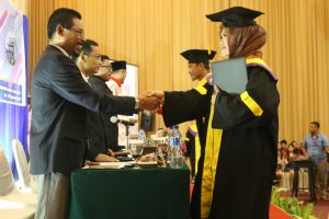 Sehan ‘Bakar’ Semangat Kebhinekaan Wisudawan UT, Lewat Orasi Ilmiah