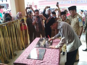 H2M Resmikan Pasar Rakyat Pinolosian Tengah H2M Resmikan Pasar Rakyat Pinolosian Tengah