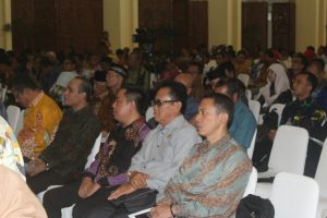 Foto Adve Bolsel Setengah Halaman BW (4)