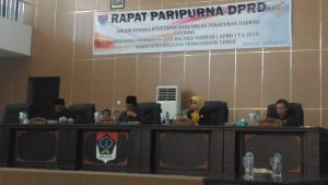 ADV – Foto Bupati Boltim dan Tiga Pimpinan DPRD Boltim saat Paripurna penetapan APBD 2018 ADV – Foto Bupati Boltim dan Tiga Pimpinan DPRD Boltim saat Paripurna penetapan APBD 2018