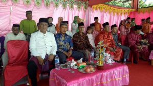 Anggota DPRD Bolsel Harson Mooduto (PDI-P), Yolman Tempobungka (Demokrat), Asisten I Setda Bolsel Drs ALsyafri Kadullah ME turut hadir pada acara Peringatan HUT Posigadan Ke 15