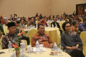 Bupati Bolmong Saat Mendengarkan Pengarahan BPK RI.(Foto Diskominfo).