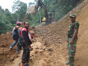 Ruas Jalan Trans Bolsel-Bolmong Sempat Ditutup  Beberapa Jam