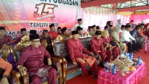Ketua DPRD Bolsel Hi Abdi Van Gobel SE saat menghadiri upacara peringatan HUT Kecamatan Posigadan Ke 15 tahun di Lapangan Desa Momalia