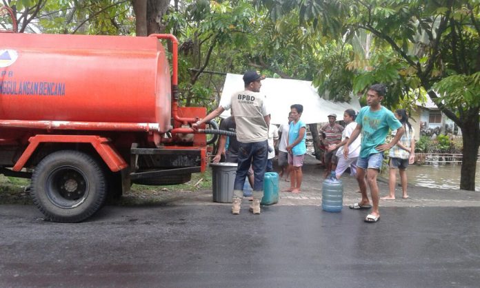 Pemkab Bolmong Suplai Bantuan Air Bersih ke Lokasi Bencana