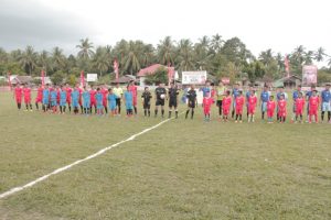 Laga perdana pada di Grup A Open Tournament Bupati Cup II Bolsel mempertemukan tim kesebelasan Asmos Dumagin A Versus Tim Tobayagan Selatan