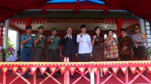 Wabup Iskandar Kamaru S Pt Bersama Para Undangan