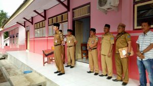 Wabup Iskandar Kamaru S Pt memberikan pembinaan kepada peserta ujian di SMK Posigadan Wabup Iskandar Kamaru S Pt memberikan pembinaan kepada peserta ujian di SMK Posigadan