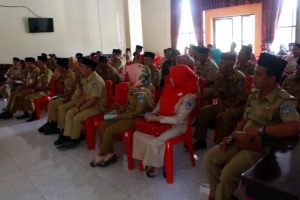 Camat dan Sangadi Saat Mengikuti Rapat Pembinaan Teknis di Kantor Bappelitbangda